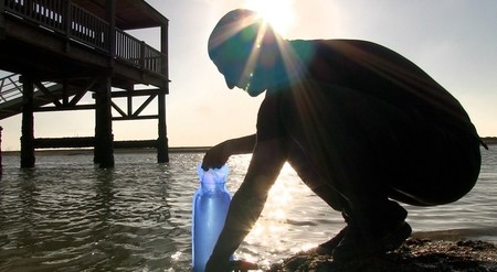 Desinfectar a auga a baixo custo con bolsas de plástico