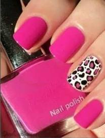 Manicura de balde na Peluquería Fashion Line ó facer color, corte e peinado